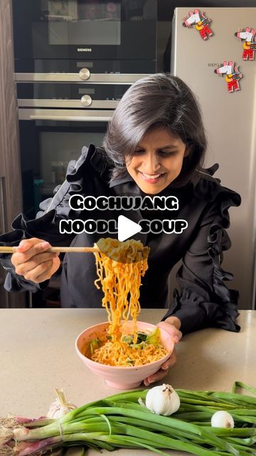 148K views · 7.8K likes | Ayushi Gupta-Mehra on Instagram: "TEN MINUTE GOCHUJANG NOODLE SOUP! If you loved my viral gochujang noodles, you need to try this soupy version. It’s fiery yet creamy and sooo slurpable, especially during these nippier months. Start by cooking your noodles of choice. I’m using ramen. You can blanche some leafy greens like bok choy as well whilst the noodles are cooking. Drain the noodles , but reserve the hot and starchy noodle water. To a heatproof bowl, add: - 2-3 cloves of minced garlic - Knob of ginger, grated - 1-2 tsp sesame seeds - 2-3 tsp gochugaru/ chilli flakes Add 1.5 tbsp of hot sesame oil, followed by: - 1/2 tbsp Gochujang paste - 1 tbsp peanut butter/ tahini - 1 tbsp soy sauce - 1/2 tbsp rice vinegar Give it a brisk whisk to combine well. The Spicy Korean Noodles, Gochujang Noodles, Szechuan Noodles, Gochujang Paste, Chilli Garlic Noodles, Ramen Hacks, Homemade Chilli, Rice Noodle Soups, Gochujang Sauce