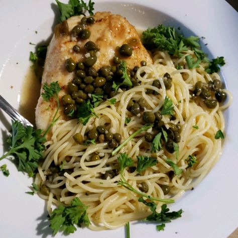 Chicken Piccata with Capers Chicken Piccata With Capers, Chicken Breast Dishes, Capers Recipe, Capers Chicken, Cacciatore Recipes, Chicken Cacciatore Recipe, Artichoke Pasta, Tofu Salad, Marinated Tofu