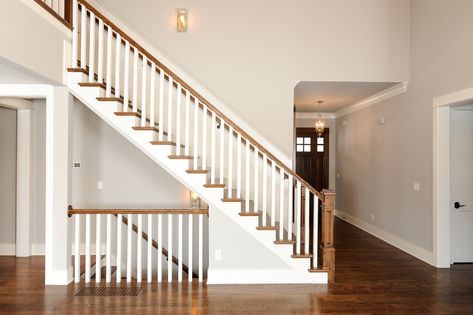 opening wall down to basement steps to look like this Basement Steps Ideas, Open Basement Stairs, Carpet On Stairs, Stairs Basement, Basement Stairway, Basement Stair, Stairwell Ideas, Basement Staircase, Open Basement