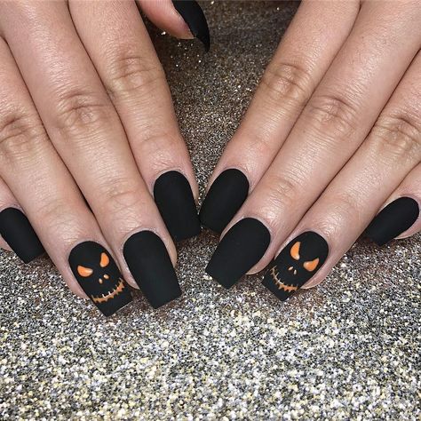 Keep your Halloween nails simple and festive with these easy-to-create designs for 2024! From ghostly whites to eerie blacks, these nails capture the spooky season without overdoing it. 🕷️ Perfect for those who love a subtle nod to Halloween, these designs are both fun and fashionable. Discover more ideas today! #HalloweenNailArt #SpookySeason #SimpleNails October Nails Halloween Black, Matte Black Nails Halloween, Halloween Sns Dip Nails, Solid Halloween Nails, Black Matte Halloween Nails, October Nails Halloween Simple, Plain Halloween Nails, Black Halloween Nails Short, Halloween Nails Matte