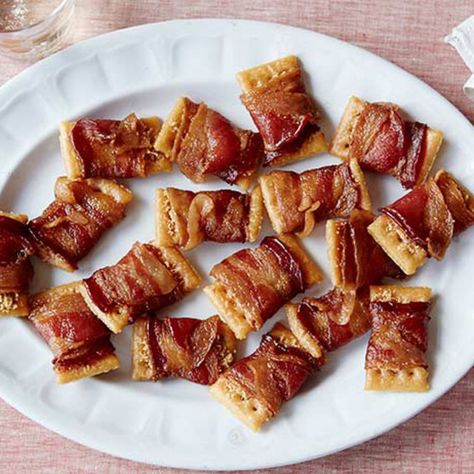 Holiday Bacon Appetizers, Holiday Appetizers Thanksgiving, Stuffed Pastry, Pastry Pinwheels, Bacon Cracker, Bacon Recipes Appetizers, Holiday Appetizers Christmas, Ree Drummond Recipes, Gluten Free Puff Pastry