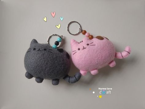 Keychain ..Made by order with ♡ Homemade Keychains, Diy Keychain, Pusheen, Felt Crafts, Felt, Fan, Quick Saves, Design