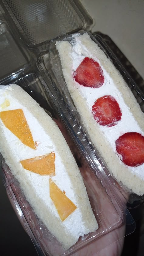 Sando Sandwich, Fruit Sando, Drinks Photo, Fake Pic, Cake Sandwich, Fruit Sandwich, Food Lunch, Drink Photo, Instagram Food