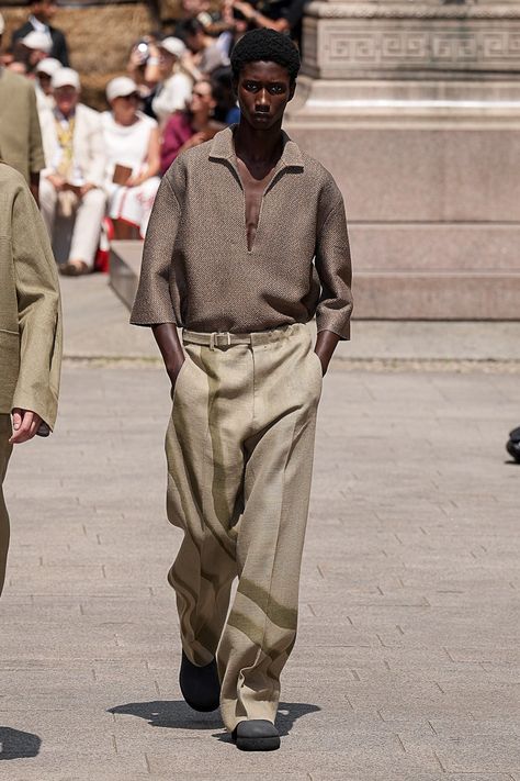 Linen Outfit Men, Outfit Homme, 2024 Menswear, Smart Casual Menswear, Zegna Men, Summer Trends Outfits, Men Fashion Show, Tennis Fashion, Mens Outfit Inspiration