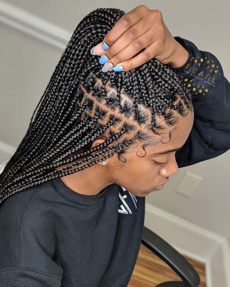 Long Strands Micro Braids Micro Braids Styles, Small Box Braids, African Hair Braiding Styles, Box Braids Hairstyles For Black Women, Braids Hairstyles Pictures, Micro Braids, Twist Braid Hairstyles, Hair Braid Videos, Box Braids Styling