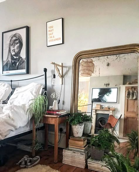 Plants in front of mirror on floor. Dekorasi Kamar Tidur, Beautiful Living Rooms, House Room, Dream Rooms, Bed Room, Interior Inspo, My New Room, New Room, 인테리어 디자인