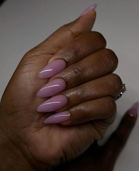 Pink Dip Chrome Nails, Dark Skin Nails Design, Acrylic Overlay Nails Almond, Glazed Doughnut Nails Pink, Short Medium Almond Nails, Nails Colour Ideas, Almond Nails Color Ideas, One Colour Nails, Trendy Oval Nails