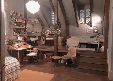 Alfea School Aesthetic, Boarding School Dorm Aesthetic, Fate Winx Saga, Fate The Winx Saga, The Winx Saga, Winx Saga, Set Designs, Attic Bedroom, Aesthetic Rooms