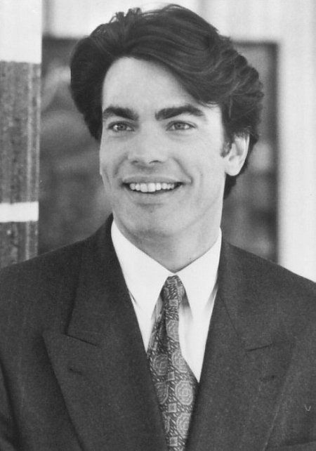 Peter Gallagher in While You Were Sleeping... BEST MOVIE EVER Peter Gallagher, Bill Pullman, Hollywood Pictures, Fictional Men, Historical People, While You Were Sleeping, Guys And Dolls, Best Eyebrow Products, Attractive People