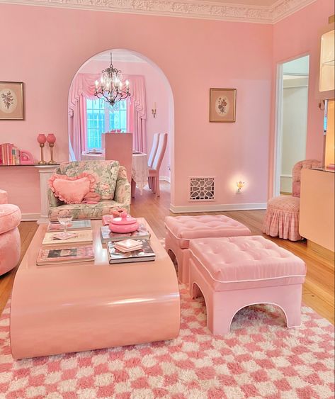 Barbie Aesthetic House, Dahl House, Aesthetic Interior Design, Girly Apartments, Aesthetic Bedroom Decor, Aesthetic House, Pink Furniture, Tout Rose, Barbie Room