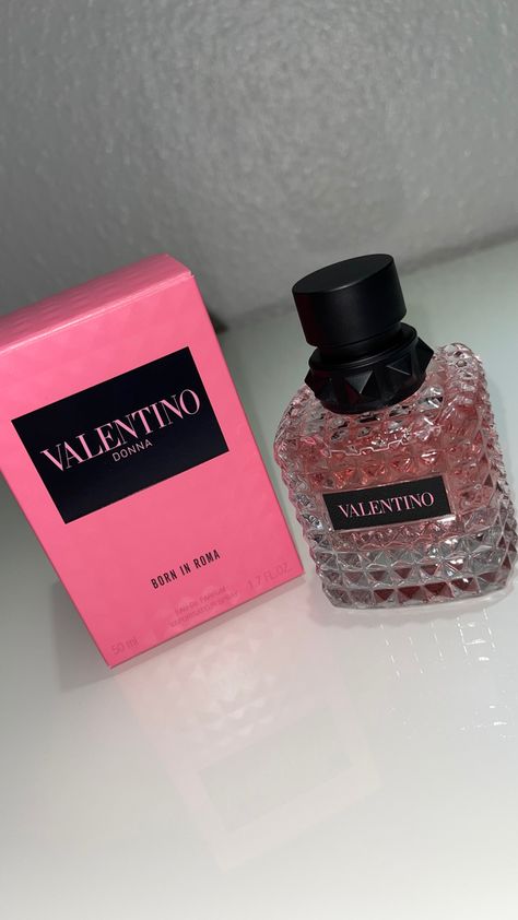 Valentino Pink Perfume, Valentino Parfum For Women, Valentino Perfume Aesthetic, Valentino Perfume Woman, Valentino Parfum, Valentino Perfume, Born In Roma, Fragrances Perfume Woman, Perfume Body Spray