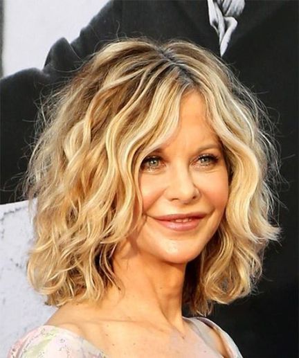 Cute Christmas hairstyle to try at home this year - Miss M.V. Meg Ryan Hairstyles, Blonde Bob Haircut, Wavy Bob Hairstyles, Meg Ryan, Wavy Bobs, Haircut And Color, Penteado Cabelo Curto, Curly Bob Hairstyles, Short Bob Hairstyles