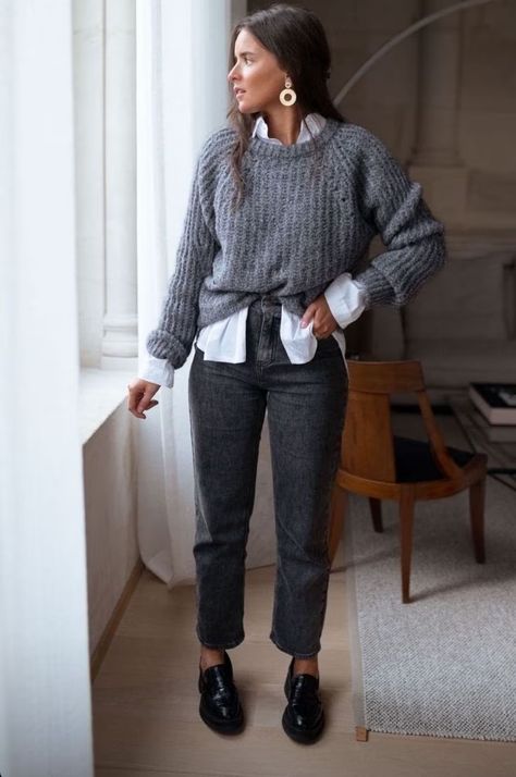 Winter Fashion Outfits Casual Ideas For Women, Classy Classic Outfits, Oversized Shirt Outfit Winter, Office Outfits Women Autumn, Fine Dining Outfits, Tan Pants Outfit Winter, Office Autumn Outfits, Black Wide Leg Trousers Outfit Work, Business Casual Sneakers Outfit