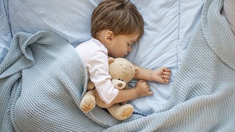 Our team of experts has selected the best mattresses for cool sleeping out of dozens of options. Don't buy a mattress before reading these reviews. Toddler Travel Bed, Sleeping Alone, Sleep Consultant, Slaap Lekker, Toddler Sleep, Sleep Schedule, Sleeping Through The Night, Sleep Training, Bedtime Routine