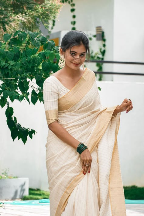 Women Wedding Saree Ideas | Saree Fashion For Women | Wedding Sarees | Saree Fashion. Wedding Saree Ideas | Wedding saree | Wedding fashion Set Saree Blouse Designs Kerala, Kerala Saree Photoshoot, Wedding Saree Ideas, Set Saree Kerala, Kerala Traditional Saree, Onam Outfits Ideas, Onam Dress, Kerala Saree Blouse, Onam Outfits