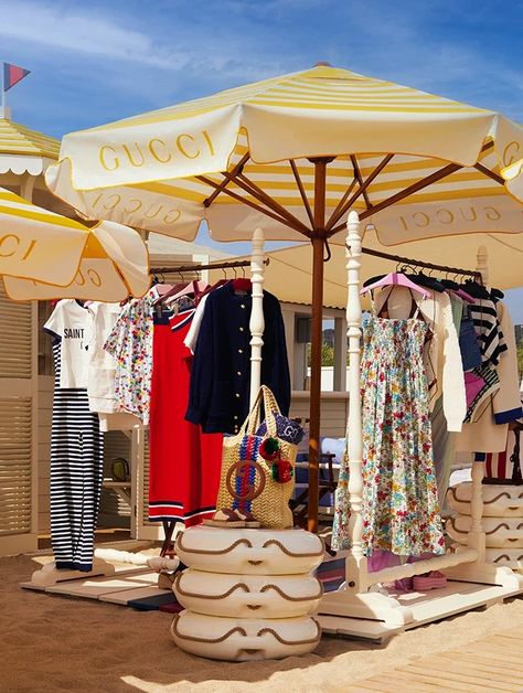 Summer Merchandising, Clothing Booth Display, Gucci Summer, Saint Tropez Beach, Luxury Advertising, Showroom Inspiration, Summer Store, Space Hotel, Poolside Party