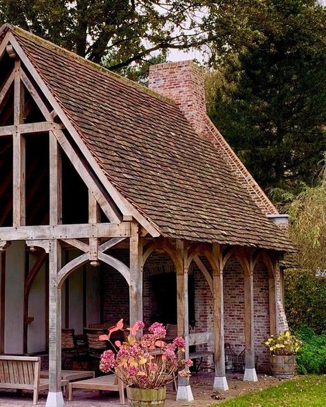 Wouldn't it be lovely to hang out in a garden in a structure like this?!? From Mortier Ontwerper en Maker (@mortier__ontwerper_en_ma on Instagram) Sheep Shelter, Timber Frame Porch, Timber Frame Building, Timber Frame House, Timber Frame Construction, Rustic Retreat, This Old House, Thatched Cottage, Timber Construction