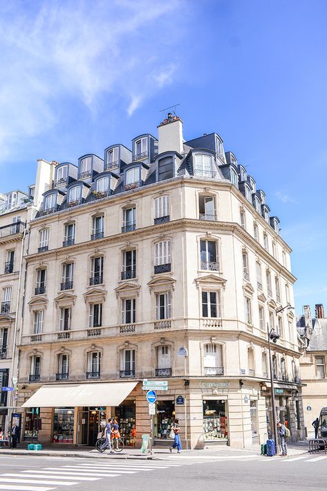 Parisian Street, Europe Building, France Buildings, Paris House, Paris Streets, Streets Of Paris, Streets Of Paris Aesthetic, Paris Architecture Aesthetic, Europe Buildings