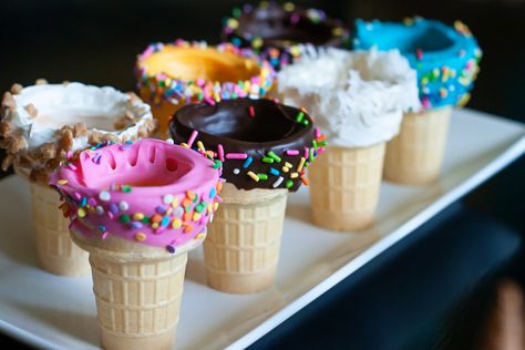 Dipped Ice Cream Cones, Ice Cream Cone Cupcakes, Candy Wafers, Ice Cream Business, Cupcake Cones, Icing Recipes, Ice Cream Decorations, Ice Cream Cupcakes, Ice Cream Birthday Party