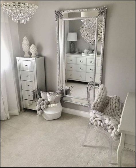 Makeup Room Decor, Mirror Ideas, Dekorasi Kamar Tidur, Beautiful Bedroom, Gray Bedroom, Bedroom Mirror, Stylish Bedroom, Simple Bedroom, Master Bedrooms Decor