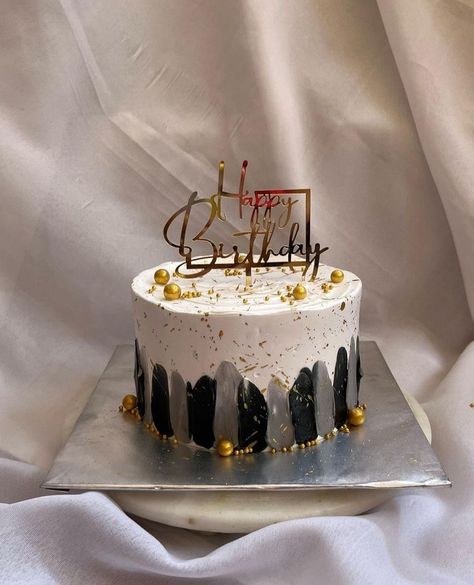 40th Birthday Cakes For Men, 50th Birthday Cakes For Men, Simple Birthday Cake Designs, Sweet Birthday Cake, Birthday Cake For Boyfriend, Rodjendanske Torte, Cake Design For Men, Modern Birthday Cakes, Cake For Boyfriend