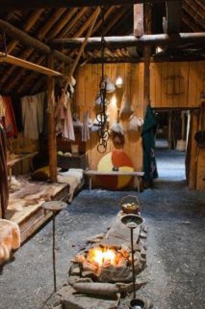 Viking Interior, Vikings Ship, Viking Buildings, Traditional Eating, Viking Houses, Viking Hall, Vikings Art, Viking Bed, Viking Camp