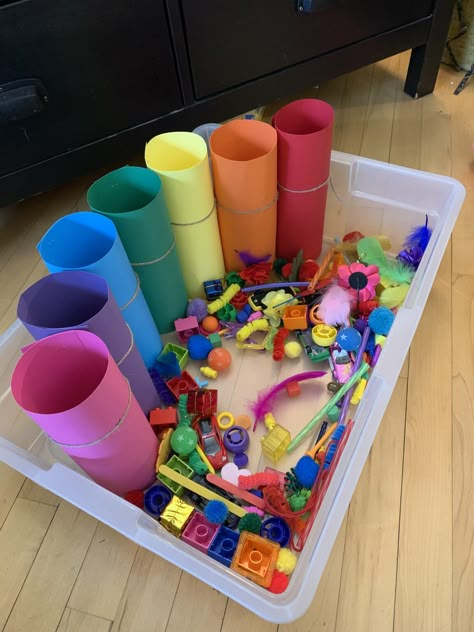 Rainbow Theme Sensory Bin, Sensory Activities No Mess, Low Cost Sensory Bin, Art Sensory Bin Preschool, Art Themed Sensory Bin, Tk Sensory Bins, First Grade Sensory Bins, Color Sorting Sensory Bin, Classroom Sensory Bins