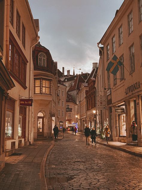 Aesthetic tallinn old town pretty Europe 1800s Aesthetic, Old Streets Aesthetic, Old City Architecture, Rustic City Aesthetic, Europe Town Aesthetic, Old French Town Aesthetic, Old Cities Aesthetic, Italy Town Aesthetic, Victorian Town Aesthetic