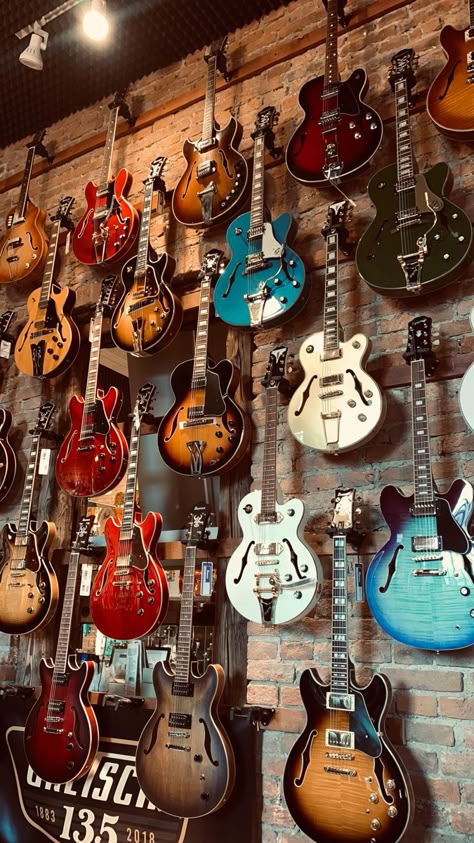 Electric Guitar Aesthetic Wallpaper, Electric Guitars Aesthetic, Aesthetic Bass Guitar, Electric Guitar Wallpaper, Instruments Aesthetic, Guitar Wallpaper, Writing Songs Inspiration, Guitar Images, Guitar Aesthetic