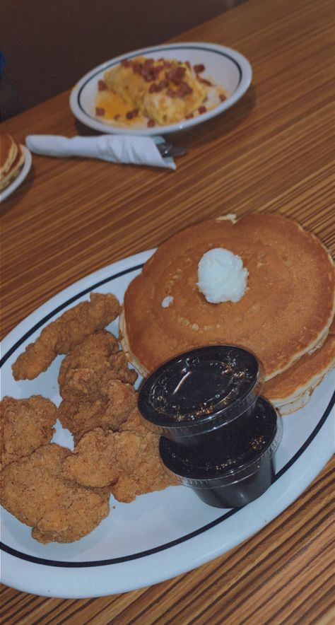 Pancakes Chicken, Ihop Pancakes, Nostalgia 2000s, Chicken Food, Breakfast Dishes, Nba Players, Pancakes, Snack Recipes, Nba