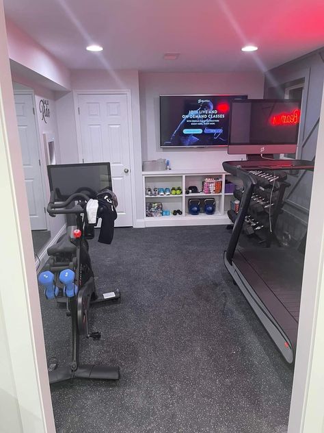 Finished Basement Workout Area, Upstairs Home Gym, Home Gym Ideas Small Bedroom With Carpet, Home Gym For Beginners, Finished Basement Workout Room, Basement Work Out Room, Small Gym In Basement, Home Gym Ideas Bedroom, Basement Spa Room Ideas