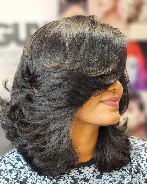 40 With Bangs, Fall Haircuts For Women, Indian Hair Cuts, Fall Haircuts, Haircuts For Women Over 40, Sleek Short Hair, Feathered Layers, Chic Short Hair, Long Indian Hair