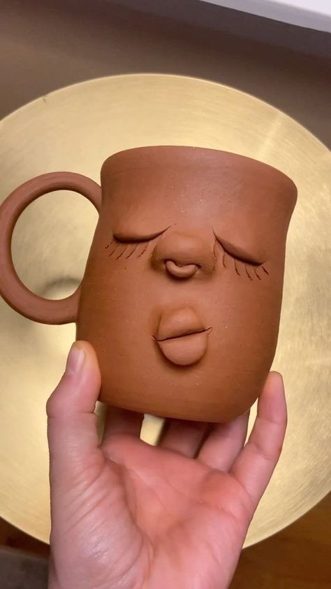 Mug With Face Ceramics, Terracotta Diy Ideas, Face Jugs Pottery Cute, Cup Clay Art, Mug Clay Designs, Poterry Clay Ideas, Pottery Clay Ideas, Clay Mugs Handmade, Ceramic Mugs Ideas