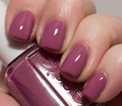 Dusky Mauve Nails, Fall Pinks For Nails, Deep Mauve Nails, Fall Nails Essie, Dark Mauve Nails, Mauve Nail Color, Mauve Color Nails, Work Manicure, Mauve Pink Nails