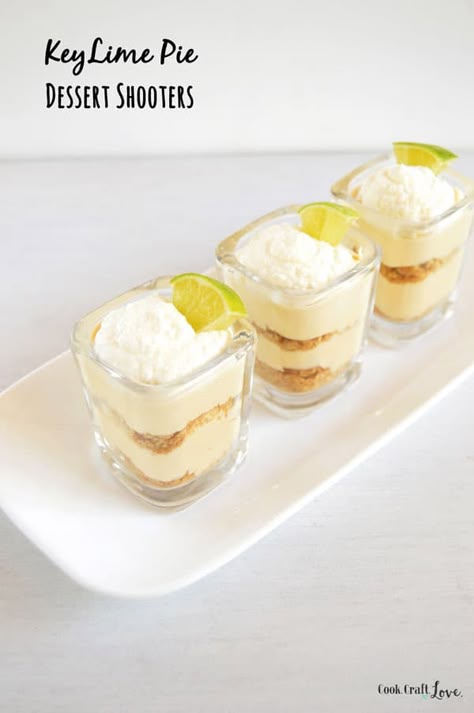 Shot Glass Desserts Recipes, Pie Key Lime, Shooters Recipes, Caramel Apple Trifle, Dessert Shooters Recipes, Shot Glass Desserts, Easy Brownies, Shooter Recipes, Jar Desserts