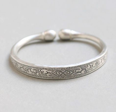 Design inspiration: This elegant vintage 999 solid pure silver bracelet is handcrafted, carved with lotus and clouds, romantic and bohod exotic, suitable for both men and women, we can carve letters into the inside of the bracelet to make it a unique custom gift Silver Kada Designs For Women, Silver Accessories For Men, Silver Bracelet Designs For Men, Silver Kada Design, Kada Designs Silver For Men, Unique Silver Kada For Men, Silver Bracelets For Men Unique, Breslet Jewelry Gold, Silver Kada Women