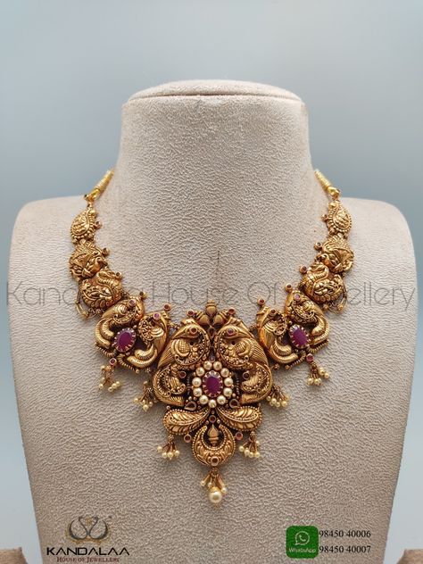 Neck Sets Jewellery Gold, New Necklace Designs Gold, Nakshi Necklace Designs, Tanishq Jewellery Gold Necklaces Antique, Antique Gold Necklace Designs, Gold Sets Jewelry Indian Design, Antique Gold Bangles Design, Kandalaa Jewellery, Nakshi Jewellery