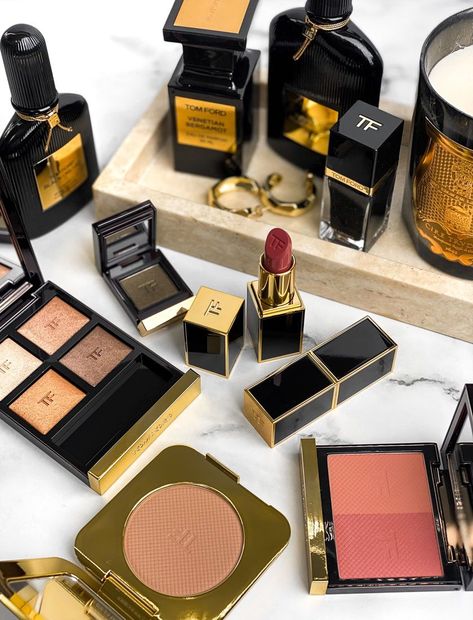 Luxury Makeup Brands, Tom Ford Makeup Aesthetic, Tom Ford Packaging, Cool Makeup Packaging, Luxury Makeup Aesthetic, Tom Ford Aesthetic, Makeup Products Foundation, Glamour Vanity, Luxury Makeup Products