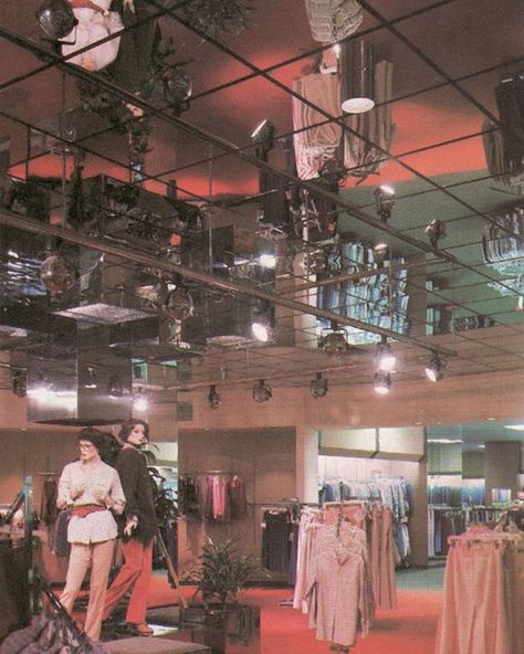 A mirrored ceiling, spotlights, palm plants, red carpet and some casually posed mannequins = 80s department store !Photo by The 80s Interior on May 29, 2019. 1980s Mall, 80s Mall, Mirrored Ceiling, Mall Rats, Mall Madness, Mall Aesthetic, Palm Plants, 80s Interior Design, Dead Malls