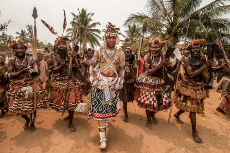 Drc Congo Culture, Congolese Traditional Clothing, Congolese Traditional Wedding, Bantu People, Congo Culture, Congolese Culture, African Civilization, Movie Inspiration, Africa Art Design