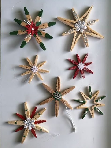 Clothes Pin Ornaments, Clothespin Crafts Christmas, Clothespin Diy Crafts, Wooden Clothespin Crafts, Design Bad, Clothespin Art, Christmas Clothespins, Architecture Luxury, Villa Design Architecture