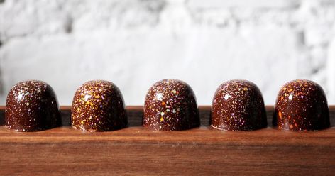 Here Are All 24 Bon-Bon Flavors From NYC’s Newest Chocolate Sensation Nyc Dessert, Valrhona Chocolate, Chocolate Recipes Homemade, Raspberry Rose, Honey Walnut, Malted Milk, Maple Pecan, Peanut Butter Jelly, Artisan Chocolate