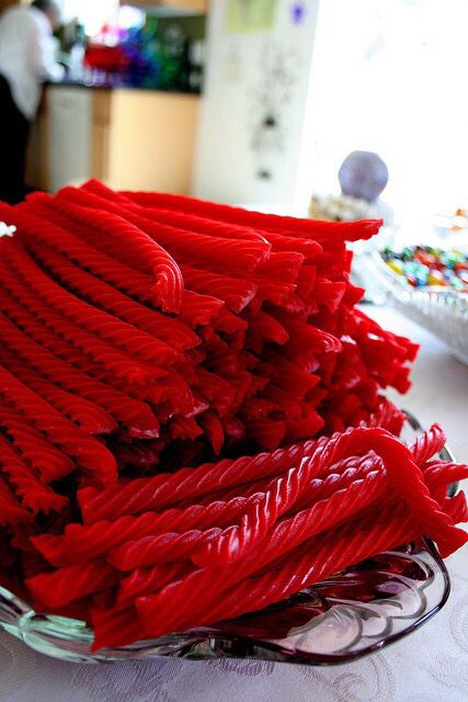 Red Licorice, Red Vines, Swizzle Sticks, Red Food, Favorite Candy, Red Candy, Candy Shop, Candy Recipes, Food Cravings