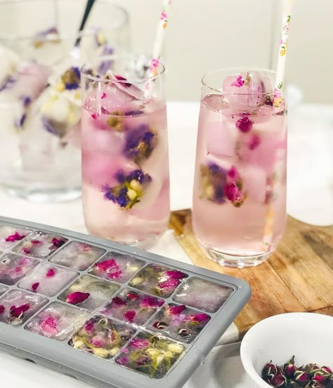 P.S.- I made this... on Instagram: “Serving up how to make pink lemonade floral ice cubes @amazon HQ! Link in bio for the full video, along with other yummy cold brew and…” Christmas Tapas, Drink Essentials, Flowers In Ice, Tapas Ideas, Floral Ice Cubes, Dessert Table Ideas, Flower Ice Cubes, Flavored Ice Cubes, How To Make Pink