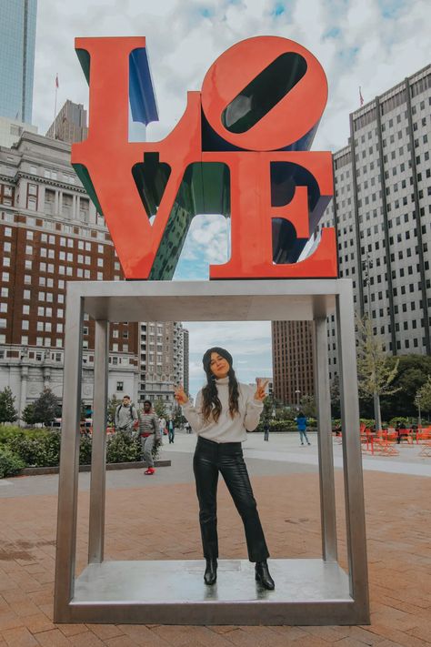 What To Do In Philadelphia | Philadelphia Travel Guide Philadelphia Outfit Summer, Philadelphia Photo Ideas, Philly Photoshoot, Philly Aesthetic, Love Park Philadelphia, Usa Lifestyle, Philadelphia Travel, Betsy Ross House, Rocky Steps