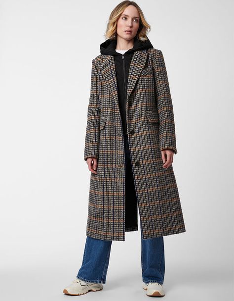 Red Plaid Coat Outfit, Layer Winter Outfits, Checkered Coat Outfit, Winter City Outfits, Abroad Fashion, Dress Coats For Women, Long Plaid Coat, Wool Coat Outfit, London Winter Fashion