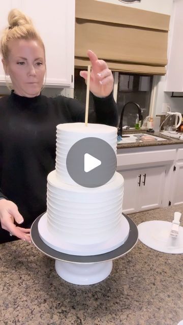 Jaime Bey ~ Cake Artist on Instagram: "Why have I never tried this???  I just started stacking cakes this way by putting the support in the top tier and then using that to help me lift it on top of the bottom tier!!!  Sooooooo much easier than just using a big spatula!🤦🏼‍♀️   Do you do it this way??   I know I’m late to the game!   But I’m known for doing things the hard way!😂  #cakesbyjaime #weddingcake #stackingcakes" How To Stack Cakes Step By Step, Stacking Wedding Cakes, How To Stack A 3 Tier Cake, Adding Sprinkles To Side Of Cake, Stacking Cakes Tiers, Diy Tiered Cake, Stacking A Wedding Cake, 2tier Cake, Stacking Cakes