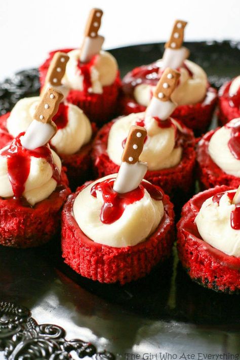 Vampire Deserts, Edible Blood, Halloween Baking Recipes, Halloween Cheesecake, Spooky Halloween Desserts, Pasteles Halloween, Halloween Deserts, Postres Halloween, The Girl Who Ate Everything