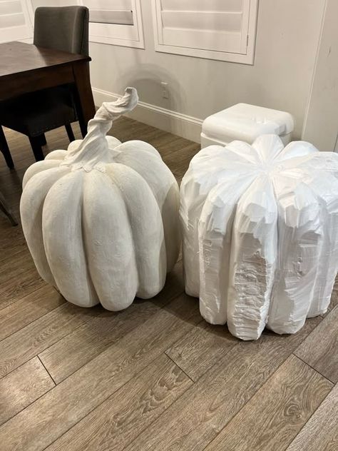 Homemade Giant Pumpkins Make Plastic Pumpkins Look Real, Halloween Large Decorations, Diy Fake Outdoor Pumpkins, Make Your Own Pumpkins, Pumpkins For Halloween Ideas, Homemade Decorative Pumpkins, Diy Decorative Pumpkins, Halloween Fall Decor Diy, Paper Clay Pumpkins