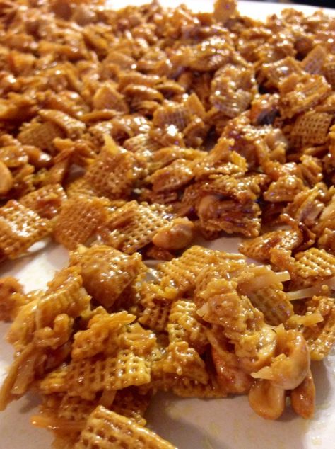 Merry Christmas to You From Me! | Harleys and Heels Carmel Chex Mix Recipe, Caramel Chex Mix, Caramel Chex, Chex Mix Recipes Sweet, Chex Recipes, Sweet Chex, Cereal Snacks, Chex Mix Recipes, Cereal Treats